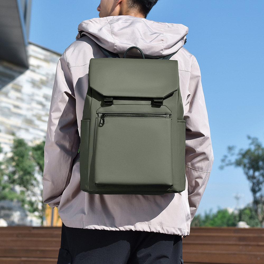 A new cross-border backpack for men with a high-end feel, a large-capacity commuting computer bag, and a trendy, simple and casual travel bag details Picture