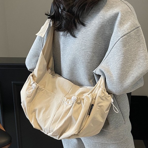 New women's shoulder bag, trendy water-resistant nylon fabric bag, large-capacity shopping crossbody bag, lightweight commuting backpack details Picture