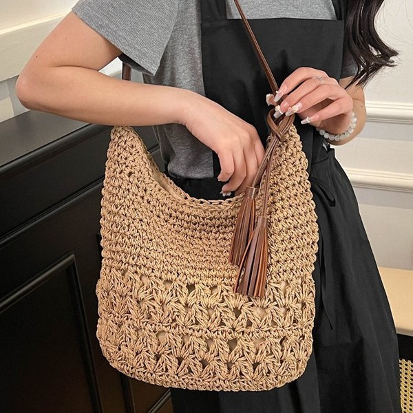 New, niche, hollowed-out tassel bag, seaside vacate-style beach bag, and fashionable women's bag details Picture