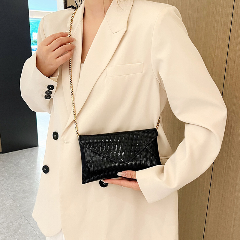 A niche envelope women's bag, a Korean-style fashionable single-shoulder crossbody bag, a PU underarm bag, a casual and simple large-capacity women's bag Specification drawing