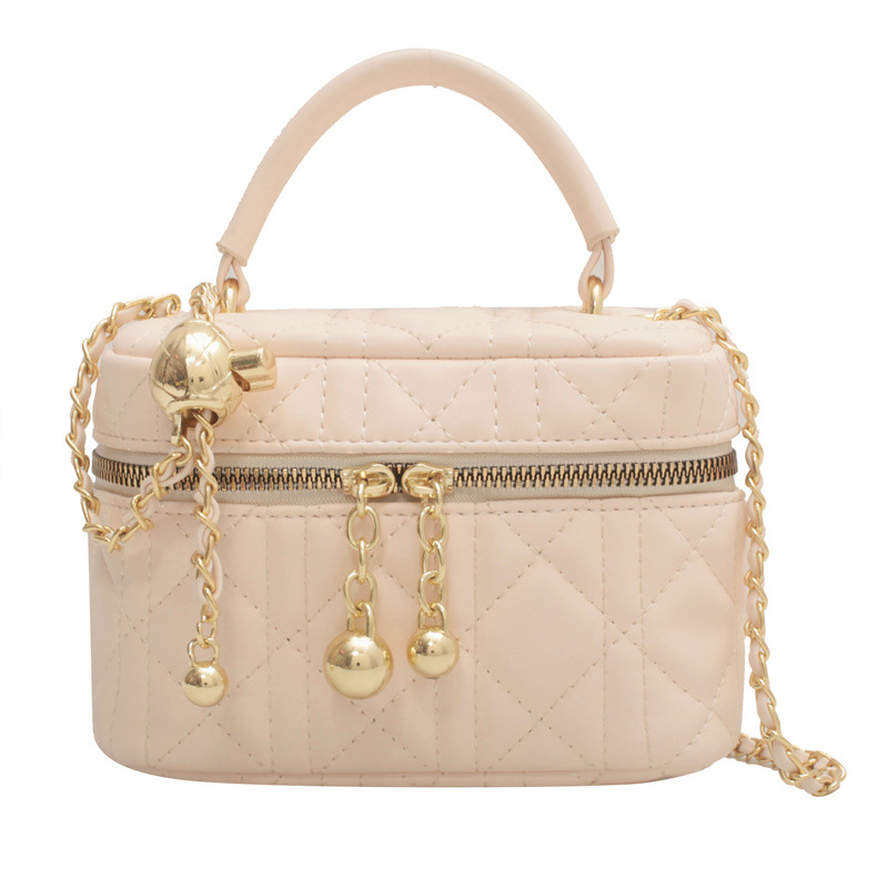 A new 2025 women's hand-held small bag, a diamond-shaped chain bag, a high-end and stylish crossbody bag, a casual and versatile small square bag Item Picture
