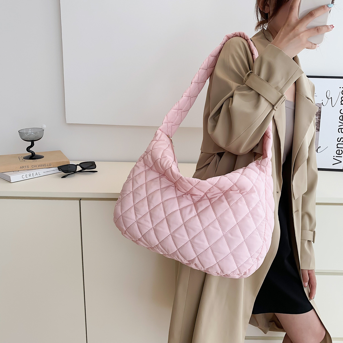 2024 Autumn/Winter new hand-held shoulder women's bag, cloud pleated bag, casual and personalized, large-capacity cotton jacket bag, crossbody bag details Picture