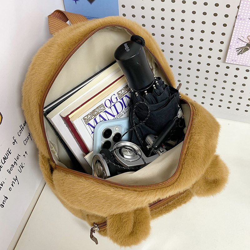 Capibara plush backpacks are cute and versatile. Furry bags for girls, cartoon capybaras, and small student backpacks are available for cross-border supply Application Scenario