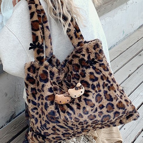 Cute bag for women 2024 autumn/Winter new fashionable leopard print handbag, plush bag, sweet and cool casual single-shoulder armpit bag full figure