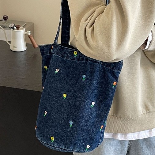 Spring new large-capacity shopping bags, niche artistic tote bags, embroidered casual and versatile hand-held denim bucket bags details Picture