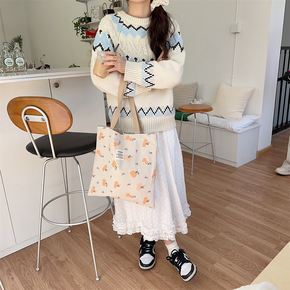 43204 Pumpkin embroidered canvas bag for women, Instagram Korean-style college student schoolbag, single-shoulder hand-carried bag Application Scenario