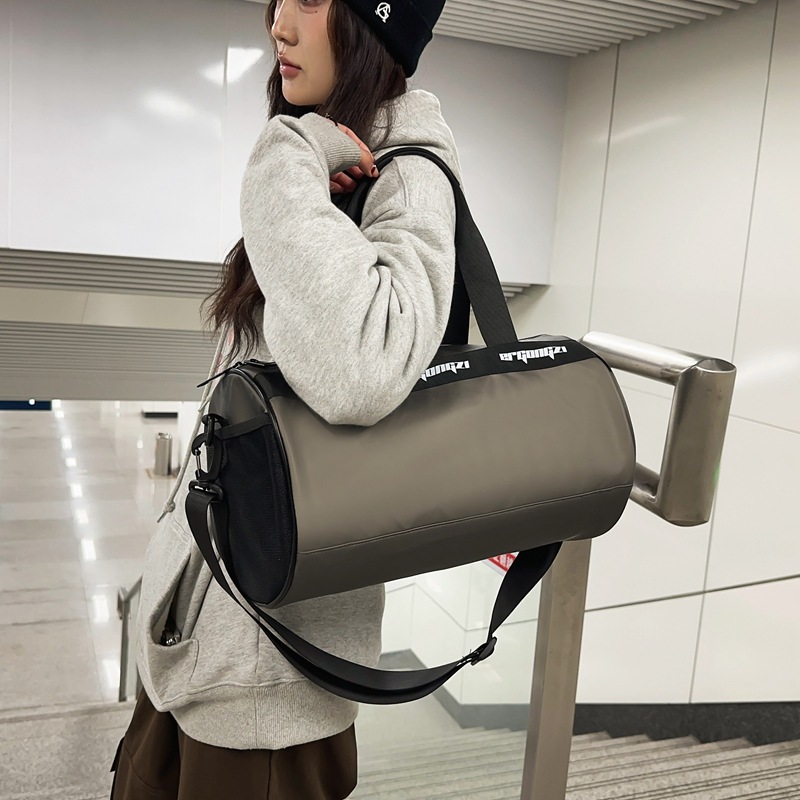 Trendy, simple and lightweight hand-held travel bag, large-capacity couple's outdoor luggage bag, single-shoulder crossbody yoga and fitness bag Specification drawing