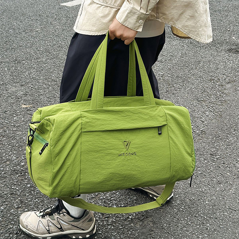 Large-capacity travel bag, lightweight handbag, 2025 new style, portable for business trips, sports and fitness luggage, simple handbag full figure