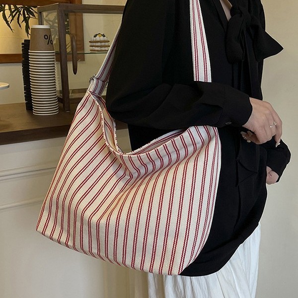 A fresh and elegant outdoor casual bag with a large capacity, multi-color vertical stripes, light and simple underarm single-shoulder bag and women's tote bag Application Scenario