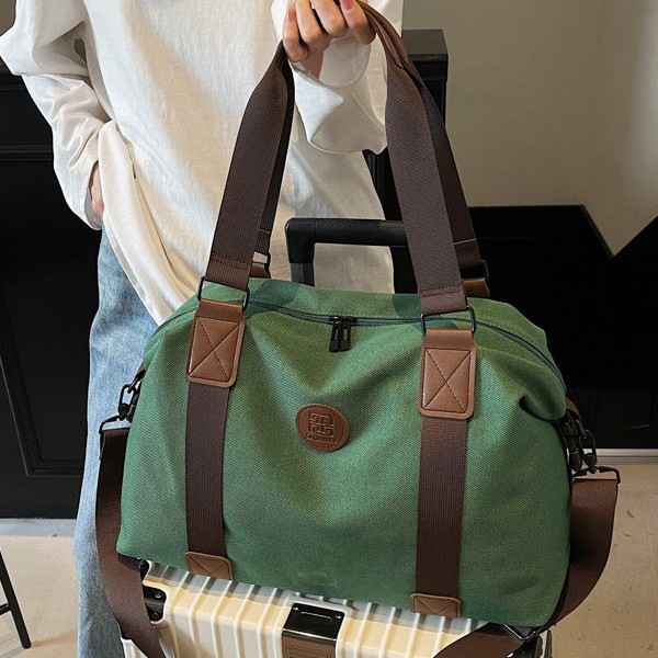 New fashionable and casual shoulder bag for outdoor sports, simple and versatile handbag, large-capacity water-resistant crossbody bag full figure