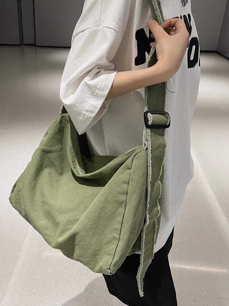 Japanese-style washed canvas single-shoulder bag for women, 2024 new ins solid color, simple and retro, casual crossbody bag for college students full figure