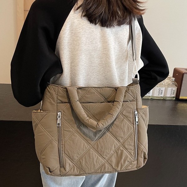 New autumn and winter women's tote bag crossbody bag, large capacity, lightweight tote bag, versatile, retro diamond-patterned single-shoulder bag Specification drawing