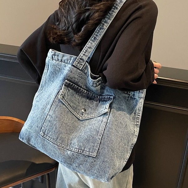 Single-shoulder bag, denim, laid-back style, casual Korean-style large bag, stylish and versatile, suitable for commuting all year round Application Scenario