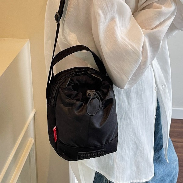 Outdoor single-shoulder crossbody handbag, travel backpack, universal multi-functional mobile phone bag, cycling travel water bottle and cup bag Specification drawing