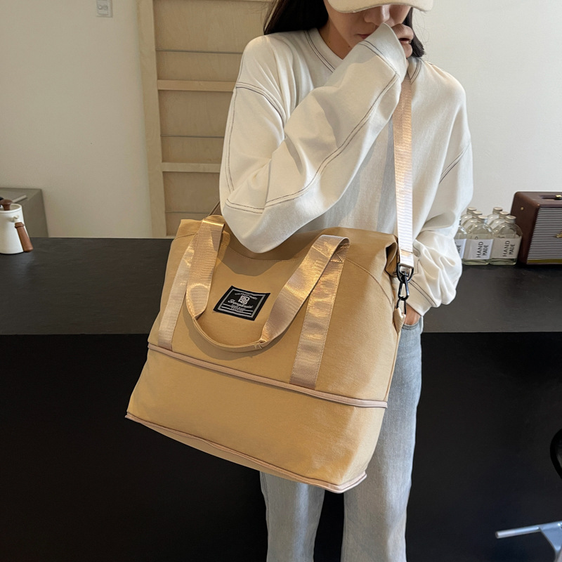 Cross-border expandable portable fitness bag, large-capacity set with a handle, portable luggage bag for business trips, and storage bag for childbirth Application Scenario