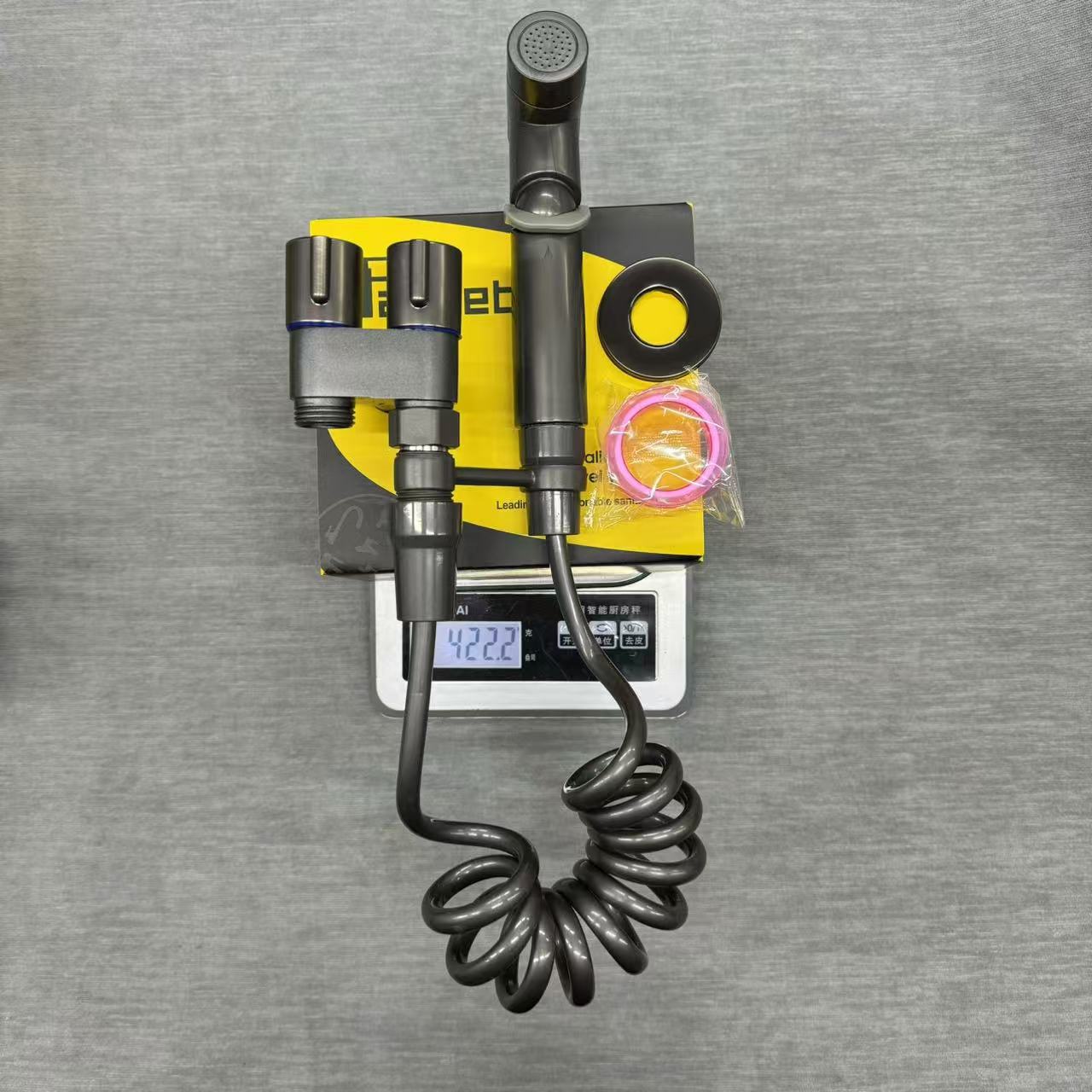 Toilet companion pressurized flushing spray gun set, women's washbasin nozzle, household bathroom Angle valve faucet flushing device Application Scenario