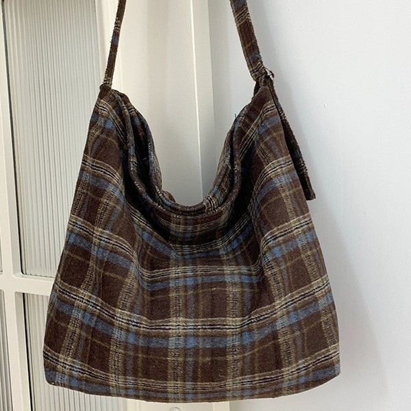 Autumn and winter fashion checkered single-shoulder bag, large-capacity commuter tote bag, Korean-style ins canvas bag, large student class bag full figure