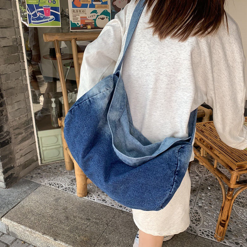 Lazy feng shui wash denim canvas bag for women, Japanese style simple gradient color crossbody bag, large capacity artistic single-shoulder bag details Picture