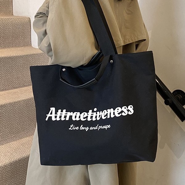 Single-shoulder bag, letter, durable, foldable tote bag, large bag, versatile, fashionable, commuting, simple, single-shoulder, casual underarm bag Application Scenario