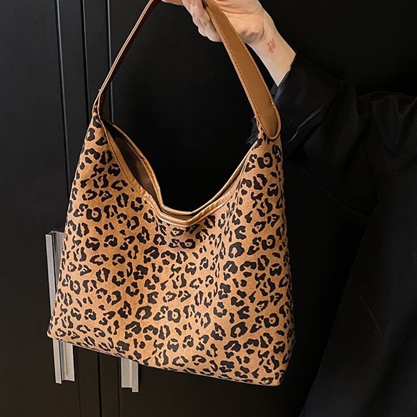 Retro tote bag for women, 2024 new Korean version leopard print commuter bag, fashionable large-capacity single-shoulder bag, underarm bag full figure