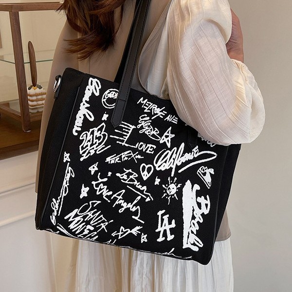 Canvas bag, single-shoulder large-capacity tote bag, student canvas tote bag, crossbody bag for girls, 2025 new style hand-held crossbody bag Application Scenario
