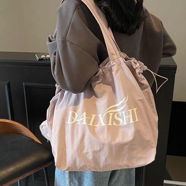 A laid-back summer large-capacity commuter high-end tote bag for women 2025, a new mother-and-child single-shoulder handbag Specification drawing