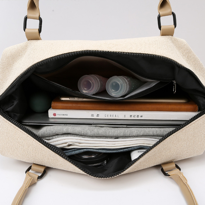 Canvas travel bag, large-capacity single-shoulder crossbody bag, women's short business trip travel bag, fashionable sports fitness yoga bag Application Scenario