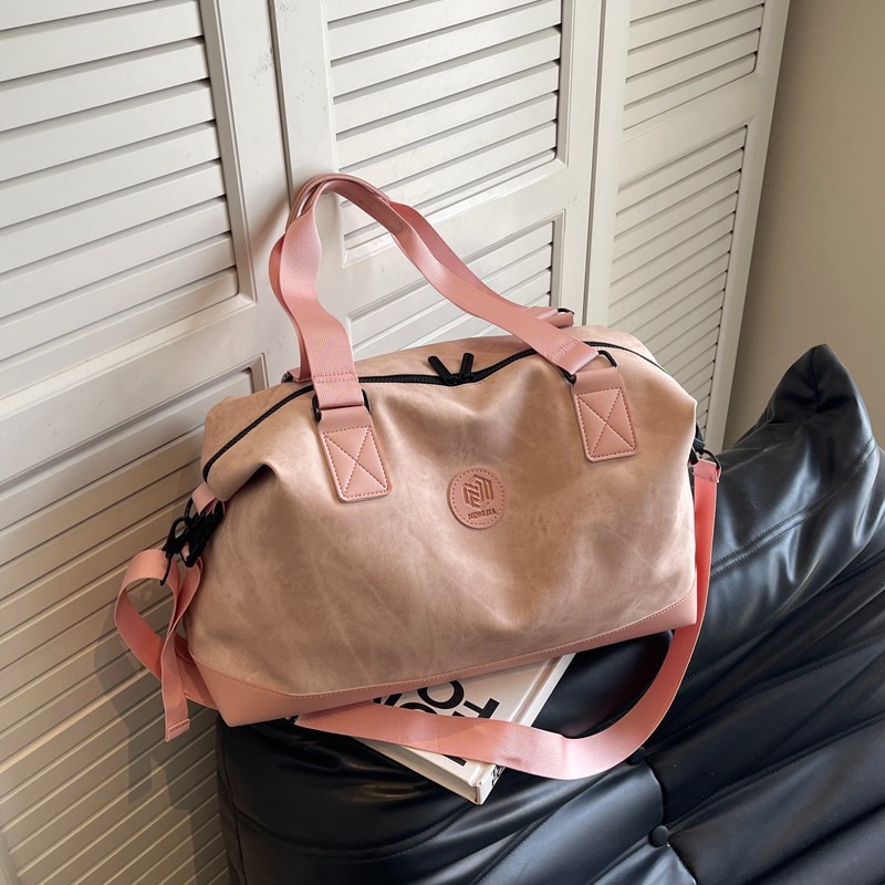 Wholesale of fashionable PU texture yoga fitness bags, outdoor swimming training bags, Korean-style crossbody boarding travel bags Application Scenario