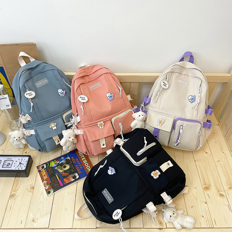 New high-appearance-level schoolbag for girls, Korean-style versatile backpack for junior and senior high school students, large-capacity casual backpack trend for girls Application Scenario