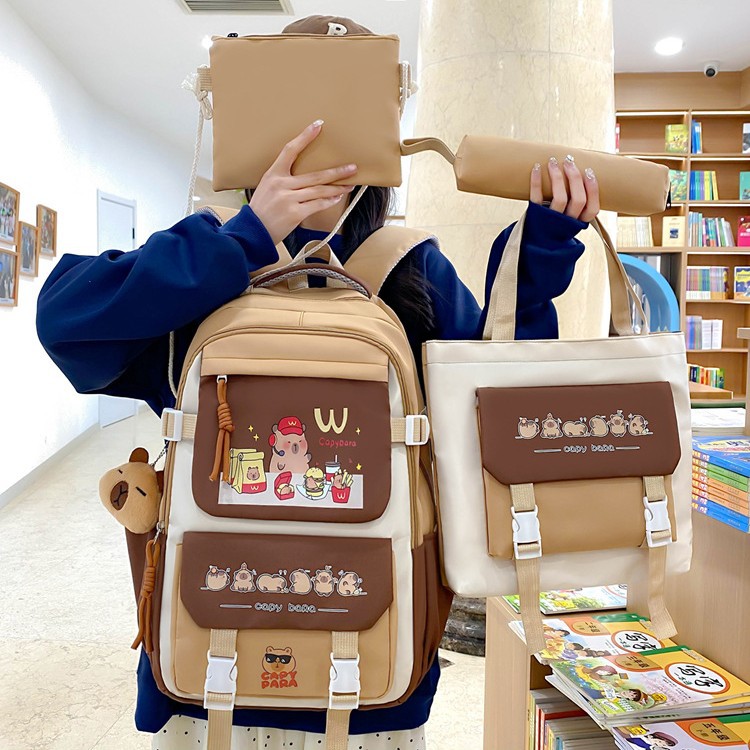 The new Kapibala schoolbag is a dirt-resistant and wear-resistant backpack for junior high school students, suitable for both boys and girls, and has a large capacity Application Scenario