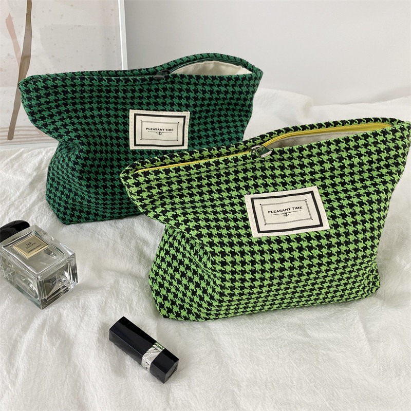19121 New Fashion thousand-bird pattern makeup bag, skin care products, loose change, carry the bag together, portable toiletry and storage bag Specification drawing