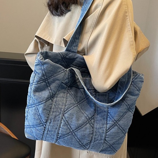 The new denim tote bag for autumn and winter is in an ins style, fashionable and versatile. It features a diamond-patterned design and is a hand-held underarm bag for women Application Scenario