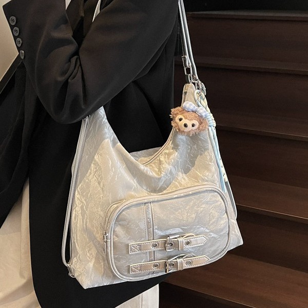 Spring and Summer new high-end casual college style double-shoulder tote bag, fashionable and versatile, motorcycle style large-capacity single-shoulder bag details Picture