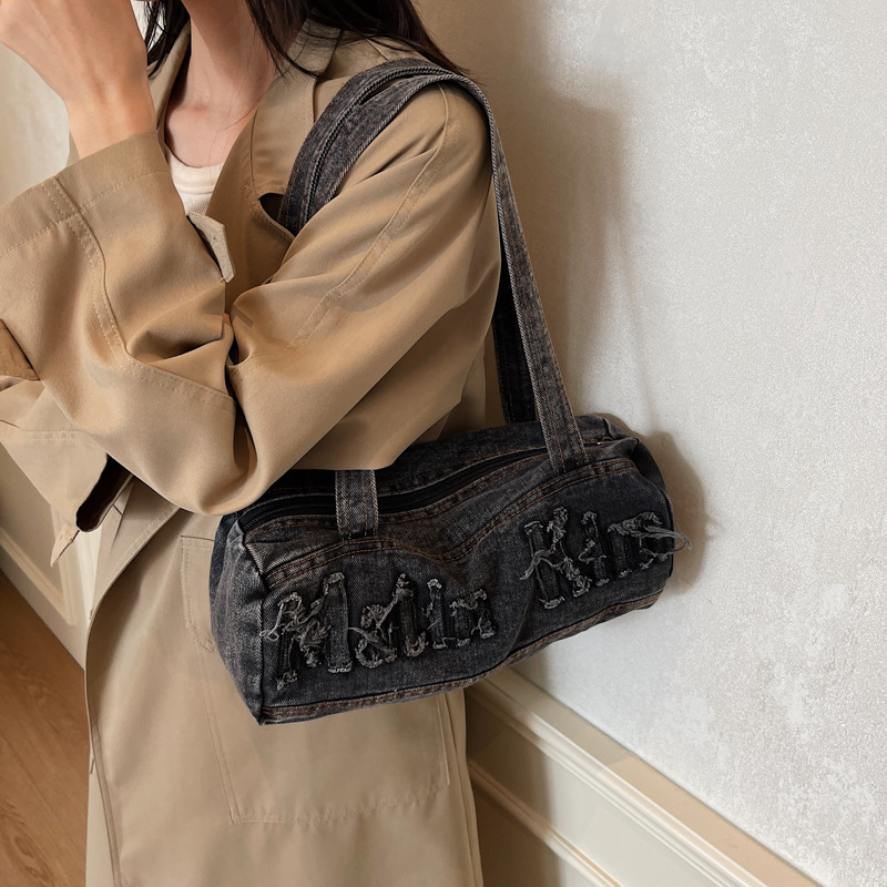 Denim bag, fashionable large-capacity, stylish handbag, 2024 new trendy ins shoulder bag, elegant and casual underarm bag details Picture