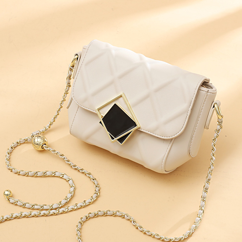 The 2022 new trendy and fashionable women's bag of "Little Bag Girl" is a high-end and stylish diamond-shaped small golden ball chain single-shoulder crossbody bag full figure