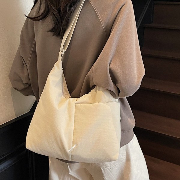 Work commuting canvas bag, laid-back style tote bag for women, new 2025 trendy and versatile underarm bag, large-capacity single-shoulder bag full figure