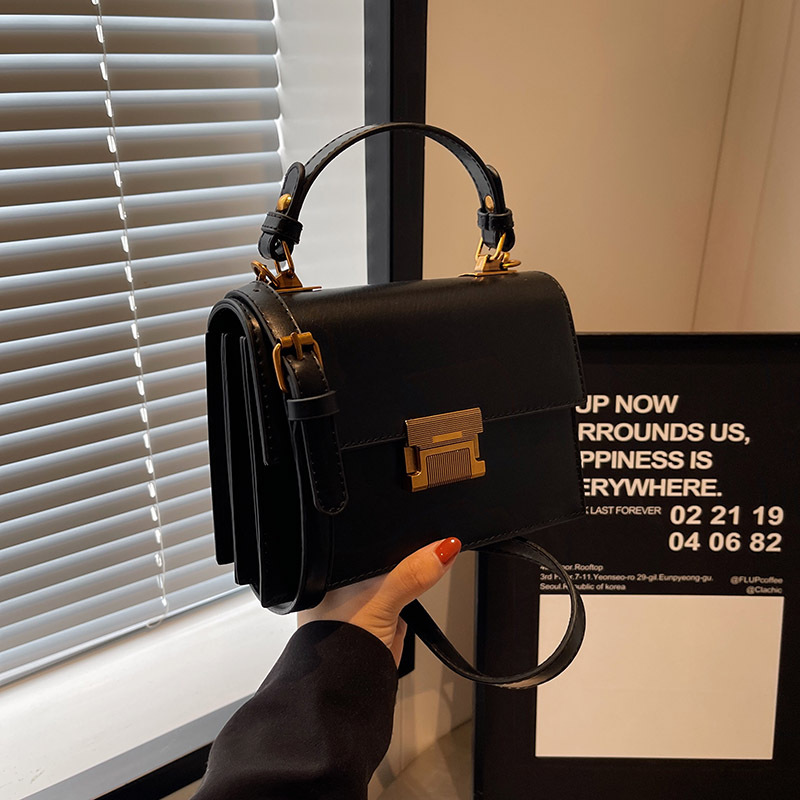 A new 2024 trendy, versatile and high-quality crossbody bag for ladies, a solid color hand-held shoulder bag Specification drawing