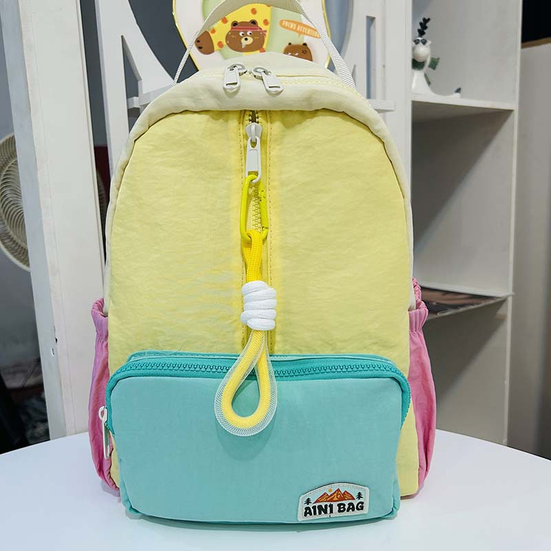 Lightweight and color-blocking children's backpacks for boys and girls, small backpacks for kindergarten babies' spring outings, 2025 new style Application Scenario