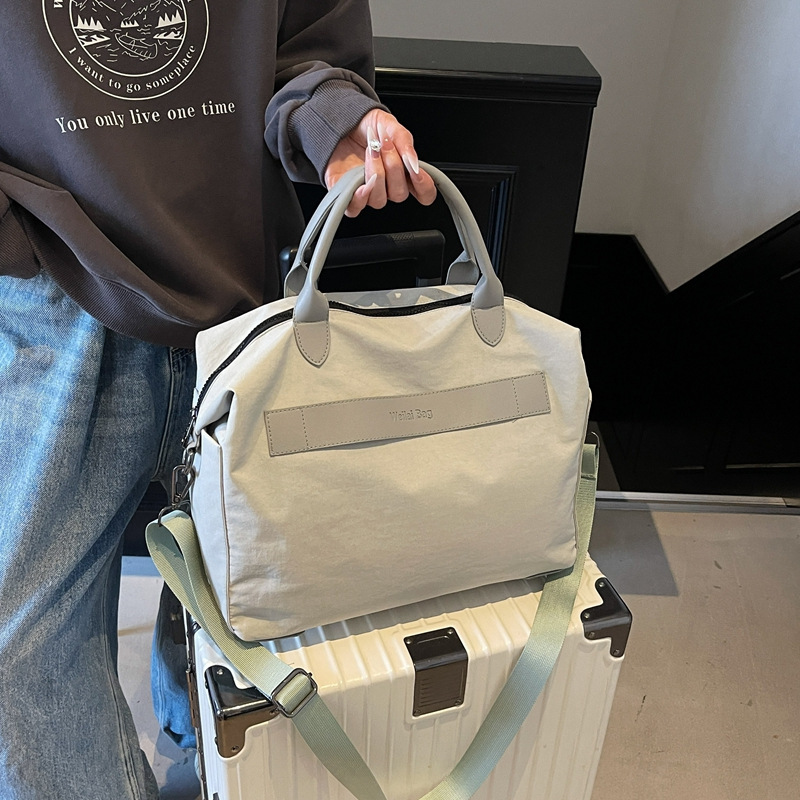 Casual outdoor hand-held travel bag for men and women with dry and wet separation, swimming training and fitness bag, large-capacity short-distance luggage bag Application Scenario