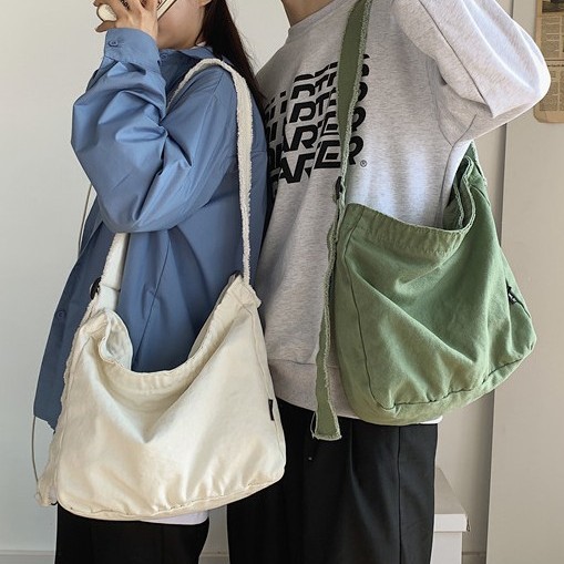Large-capacity, laid-back, retro washed canvas single-shoulder bag, female Harajuku style student casual schoolbag, artistic shopping bag details Picture