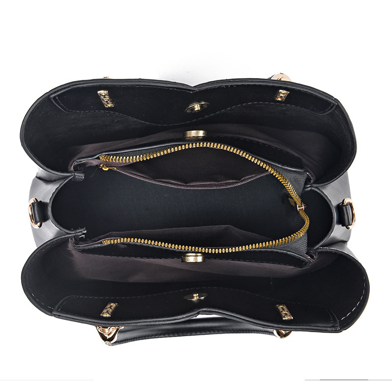 "2023 new trendy and fashionable color-blocked handbags for women with large bags, large-capacity middle-aged women's bags, single-shoulder crossbody bags for delivery. Application Scenario