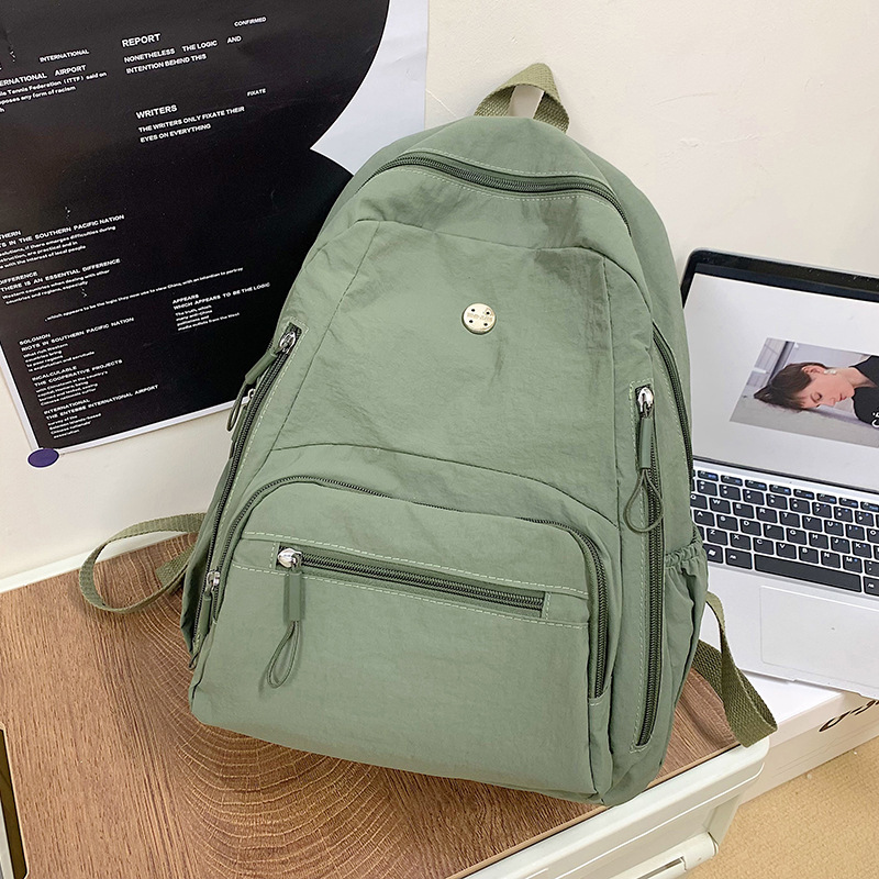 Simple outdoor travel backpack, ins women's backpack design sense, solid color backpack for junior high school, senior high school and college, men's Application Scenario
