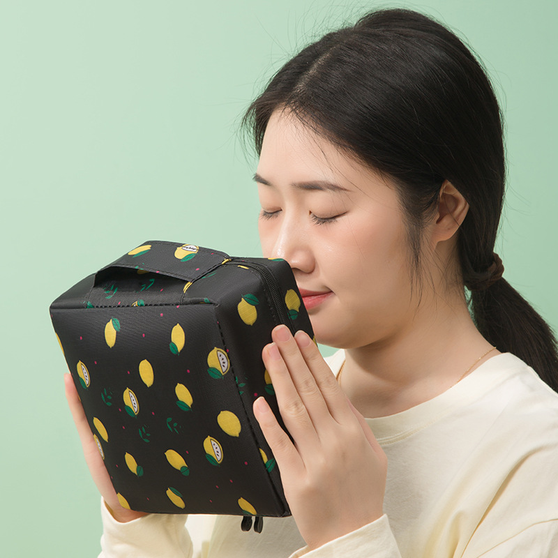 Oxford cloth makeup bag, multi-functional portable makeup and toiletries bag, travel waterproof storage bag, hand-held toiletries bag Application Scenario
