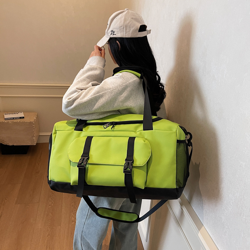 Trendy large-capacity sports and fitness bags, new cross-border business trip carry-on bags, dry-wet separated swimming and yoga bags full figure