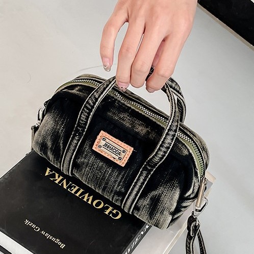 Artistic and retro denim underarm bag, fashionable and niche design, women's single-shoulder bag, Korean style, stylish and versatile pillow bag Specification drawing