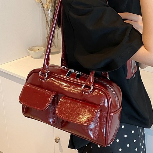 A high-end, stylish and niche silver bag for women, a new 2024 summer versatile large-capacity single-shoulder and underarm small square bag details Picture
