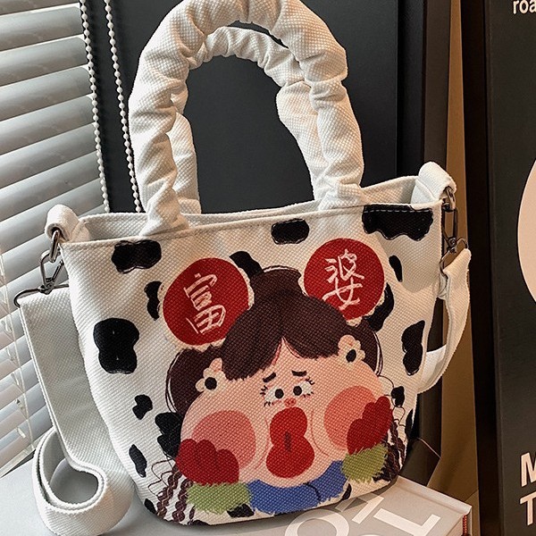 The popular cartoon graffiti bucket bag for autumn and winter 2024 is a cute new fashionable handbag and a versatile cartoon shoulder bag Application Scenario
