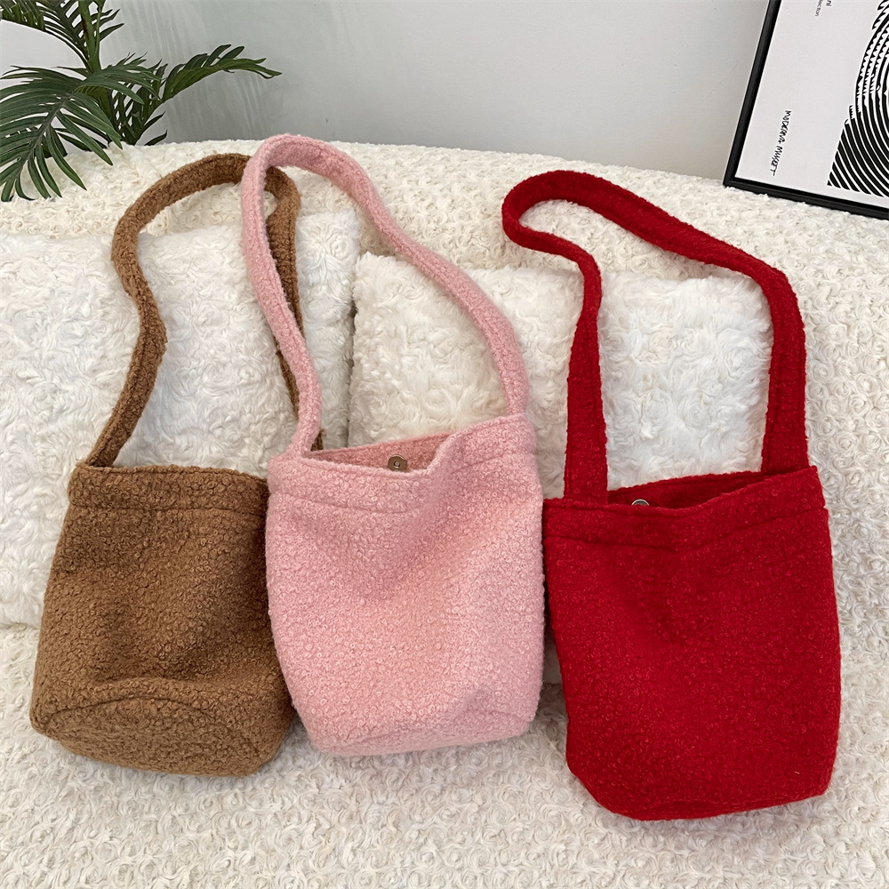 411123 Korean-style plush large-capacity bucket bag, student bag, autumn and winter commuter bag, casual crossbody single-shoulder bag Specification drawing