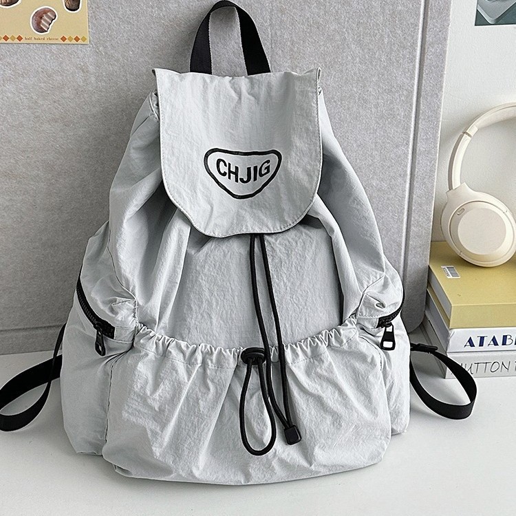 The new fashionable student backpack is versatile, suitable for commuting to school, outdoor leisure and sports bags, and unisplendour backpacks Specification drawing