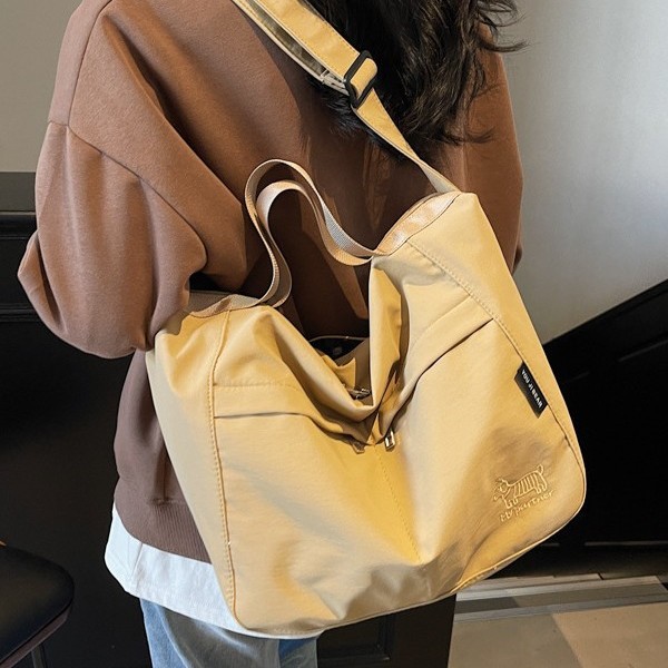 Tote Bag Women 2025 New retro Japanese-style single-shoulder canvas large-capacity casual bag, single-shoulder crossbody bag Application Scenario